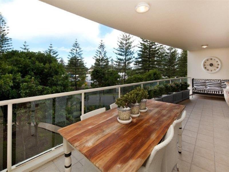 1 Lennie Avenue, Main Beach QLD 4217