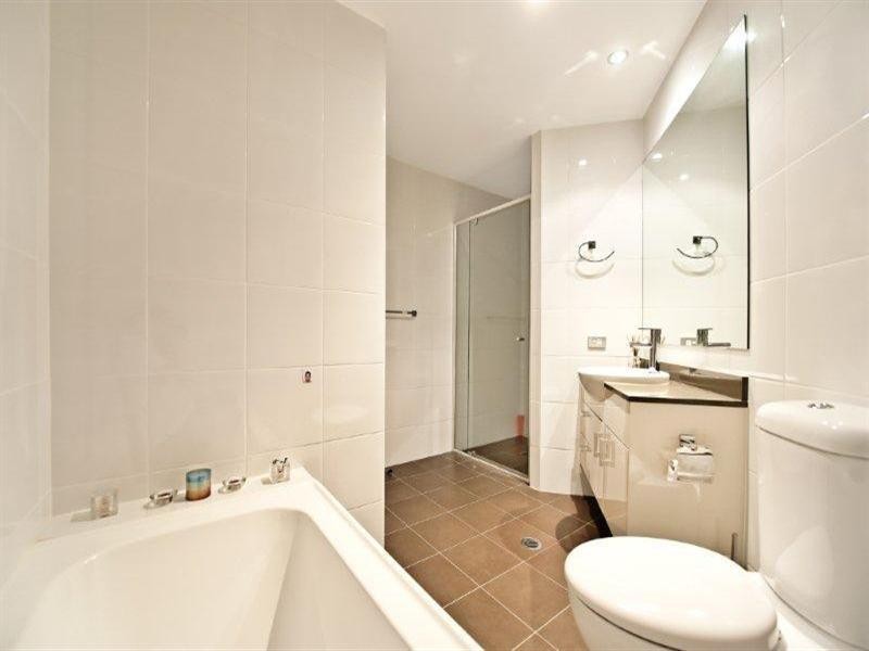 2 Aqua Street, Southport QLD 4215