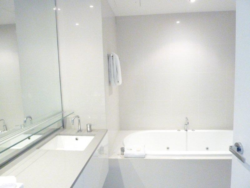 9 Ferny Avenue, Surfers Paradise QLD 4217