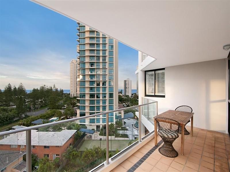 19 Peak Avenue, Main Beach QLD 4217