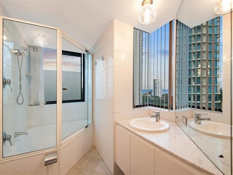 19 Peak Avenue, Main Beach QLD 4217