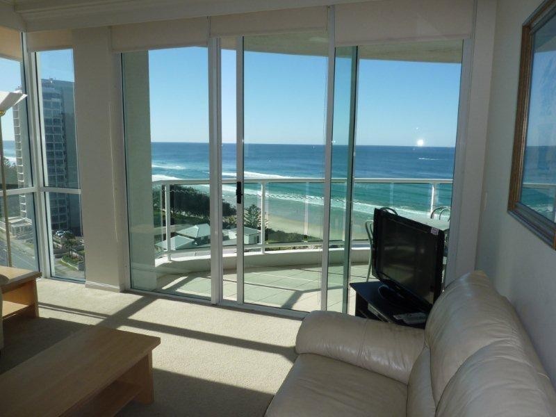 5 Woodroffe Avenue, Main Beach QLD 4217