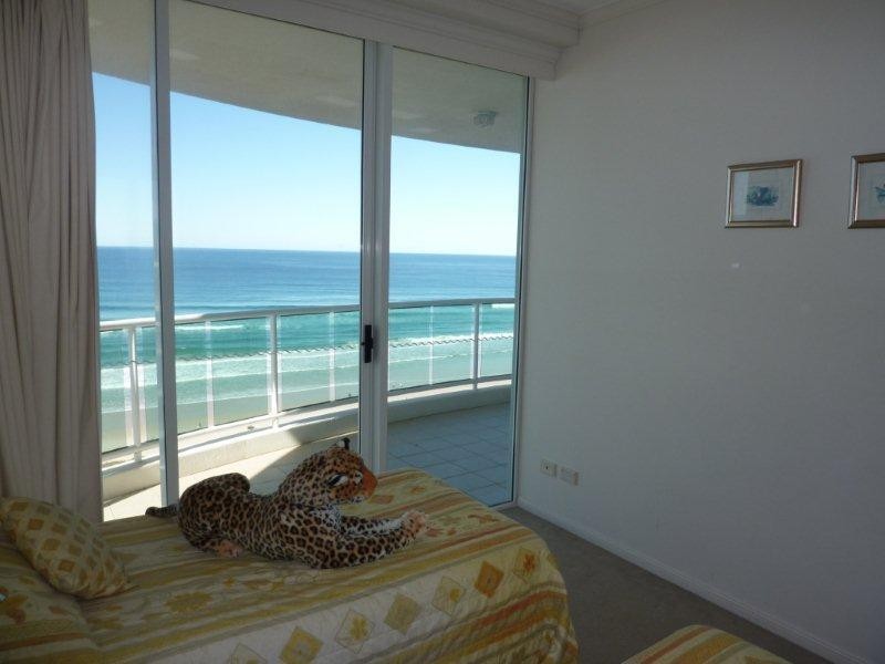 5 Woodroffe Avenue, Main Beach QLD 4217