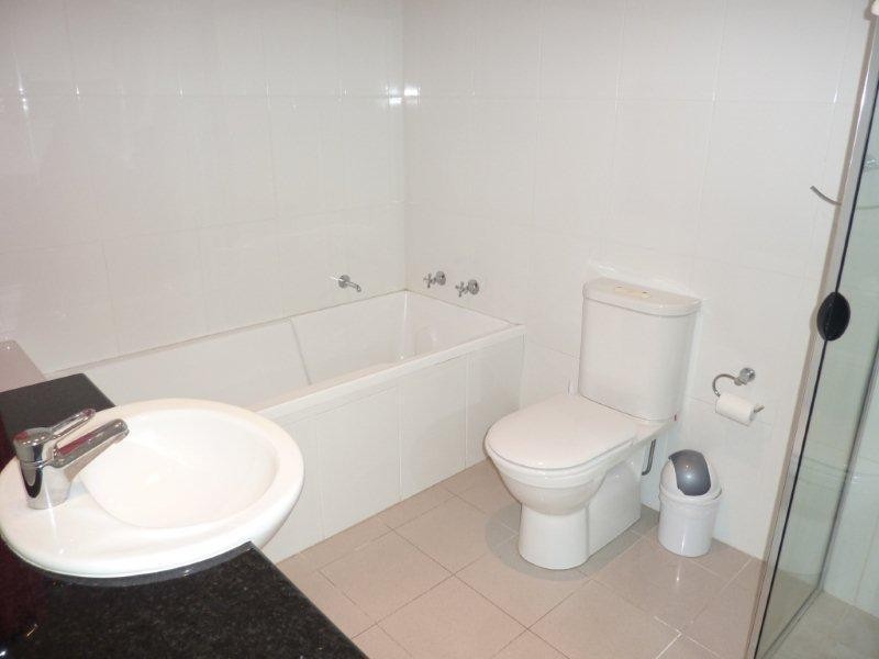 5 Woodroffe Avenue, Main Beach QLD 4217