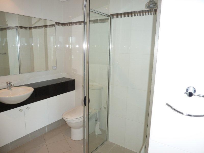 5 Woodroffe Avenue, Main Beach QLD 4217