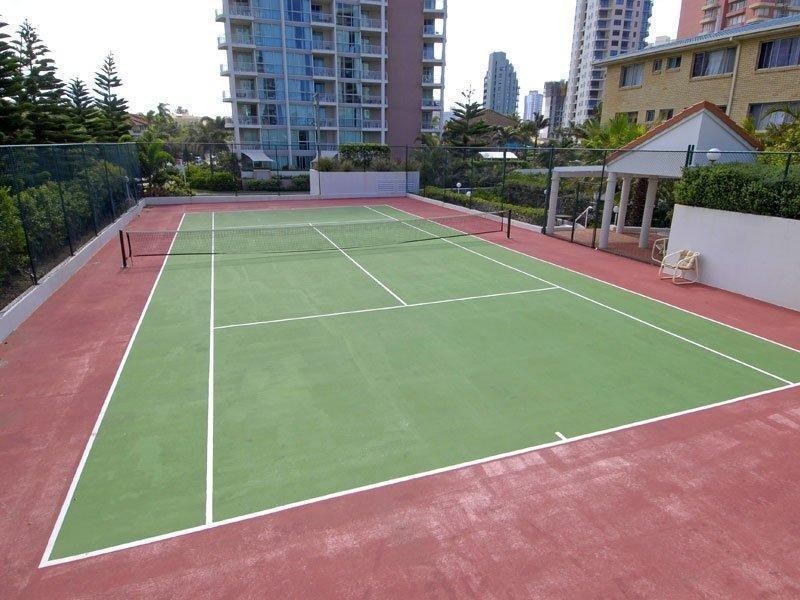 5 Woodroffe Avenue, Main Beach QLD 4217