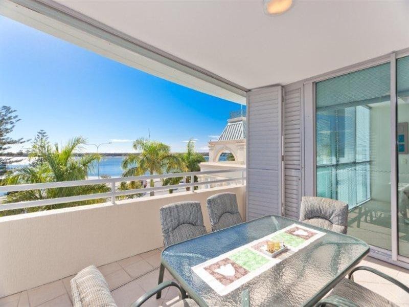 360 Marine Parade, Labrador QLD 4215