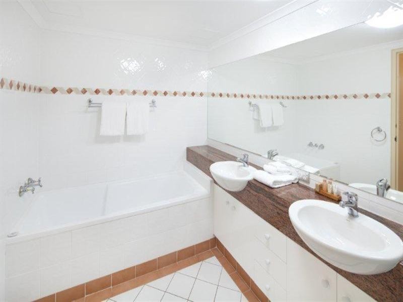 59 Pacific Street, Main Beach QLD 4217