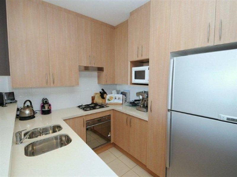 3 Como Crescent, Southport QLD 4215