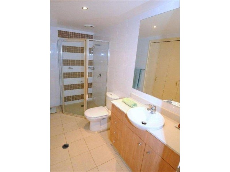 3 Como Crescent, Southport QLD 4215