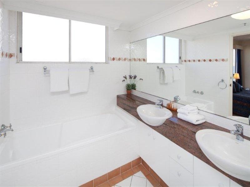 59 Pacific Street, Main Beach QLD 4217