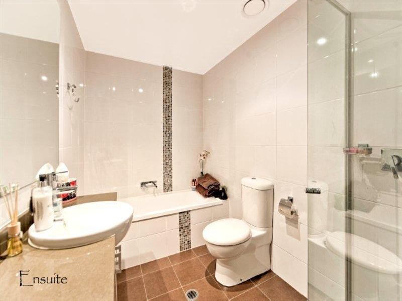 2 Aqua Street, Southport QLD 4215