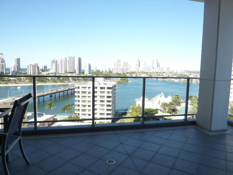 4 Como Crescent, Southport QLD 4215