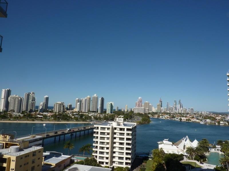 4 Como Crescent, Southport QLD 4215