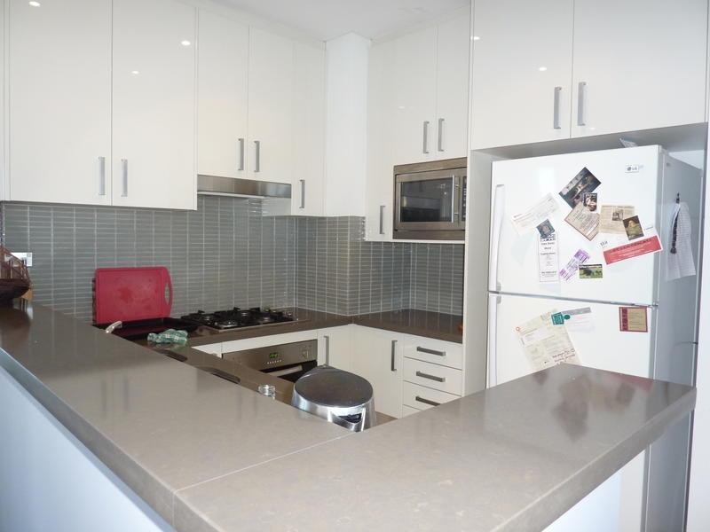 4 Como Crescent, Southport QLD 4215