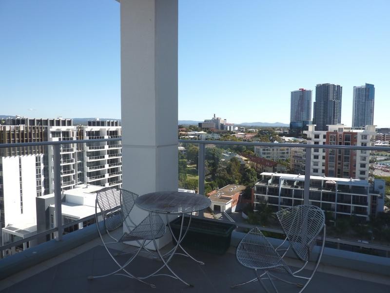 4 Como Crescent, Southport QLD 4215