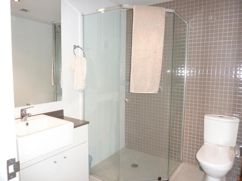 4 Como Crescent, Southport QLD 4215