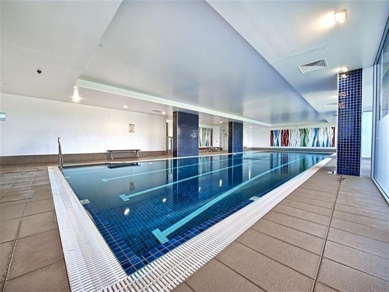 4 Como Crescent, Southport QLD 4215