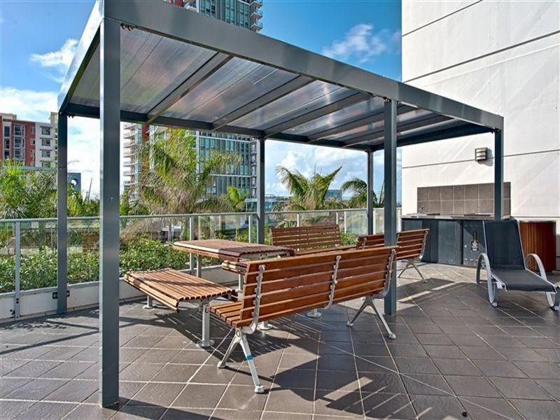 4 Como Crescent, Southport QLD 4215