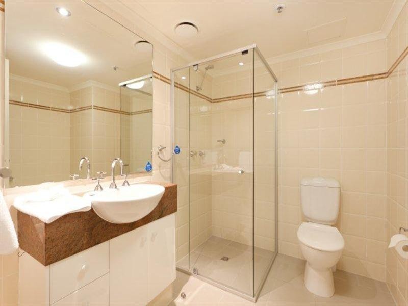 1 Hughes Avenue, Main Beach QLD 4217