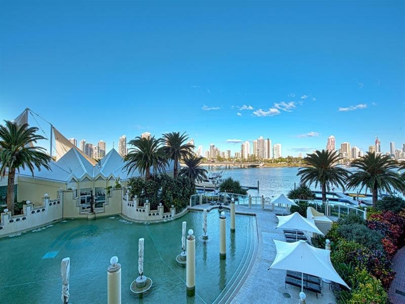 75 Brighton Parade, Southport QLD 4215