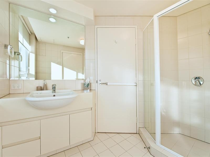 75 Brighton Parade, Southport QLD 4215