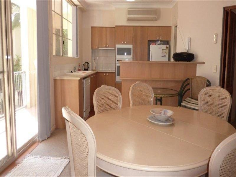 38 Woodroffe Avenue, Main Beach QLD 4217