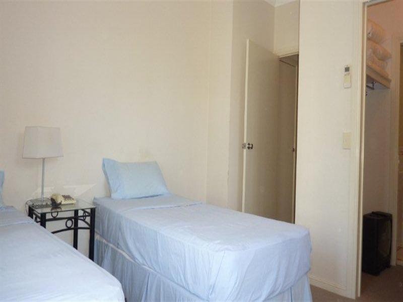 38 Woodroffe Avenue, Main Beach QLD 4217