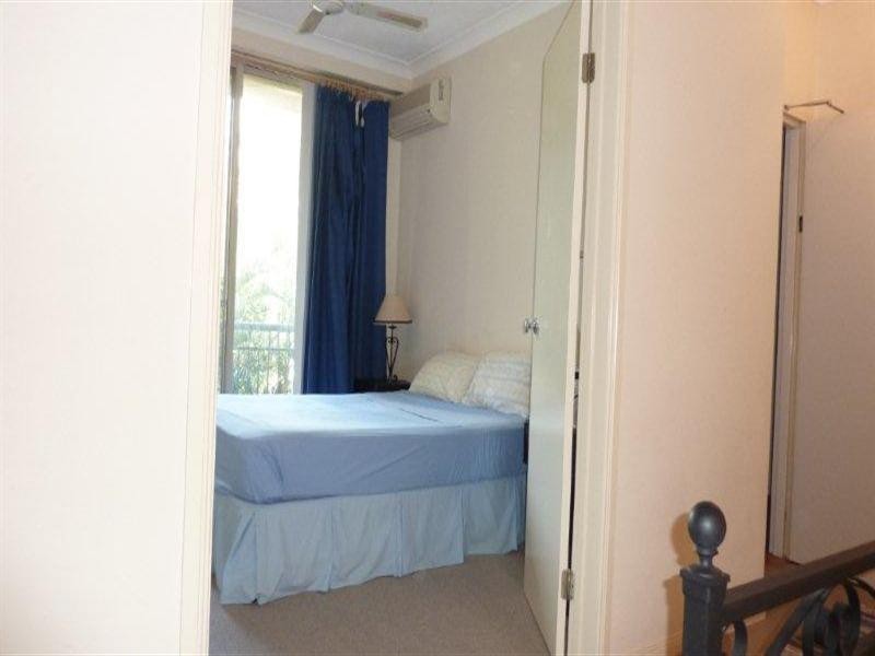 38 Woodroffe Avenue, Main Beach QLD 4217