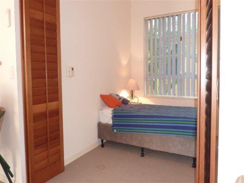 38 Woodroffe Avenue, Main Beach QLD 4217