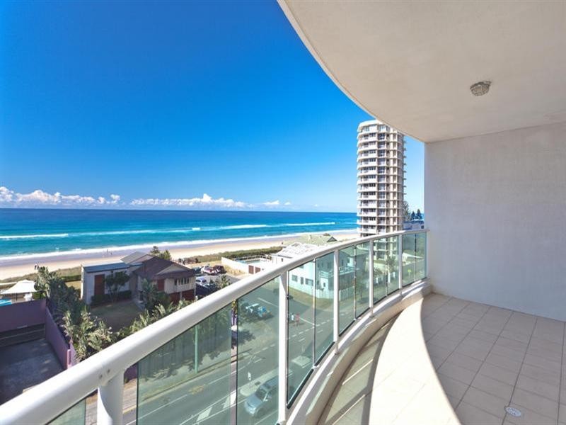 5 Woodroffe Avenue, Main Beach QLD 4217