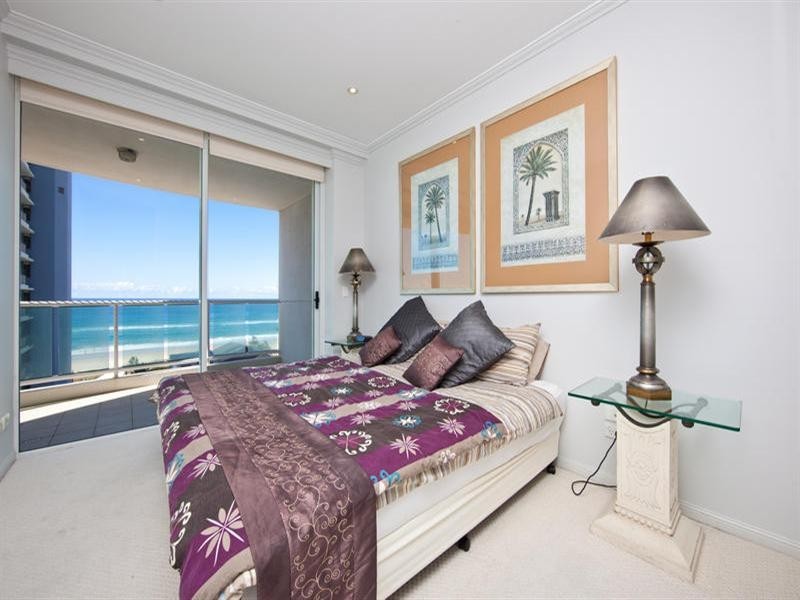 5 Woodroffe Avenue, Main Beach QLD 4217