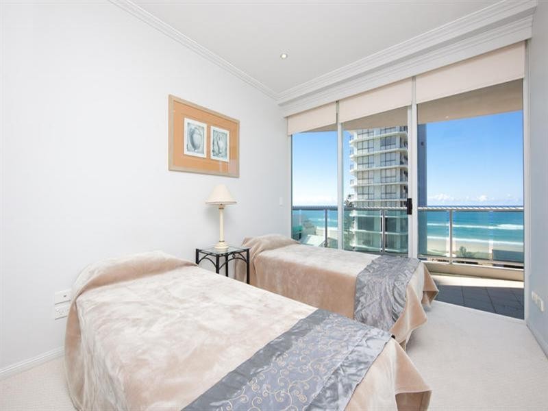 5 Woodroffe Avenue, Main Beach QLD 4217