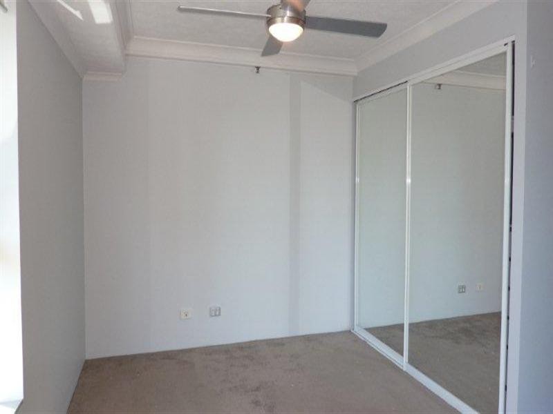 20 Cronin Avenue, Main Beach QLD 4217