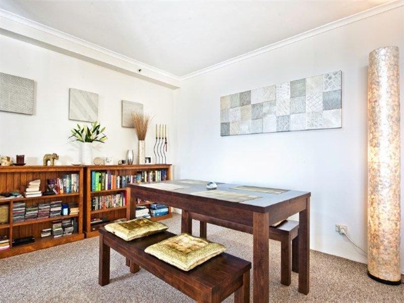 22 Montgomery Avenue, Main Beach QLD 4217