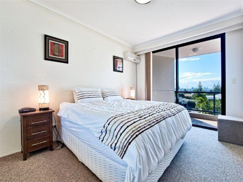 22 Montgomery Avenue, Main Beach QLD 4217