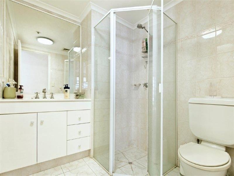 22 Montgomery Avenue, Main Beach QLD 4217