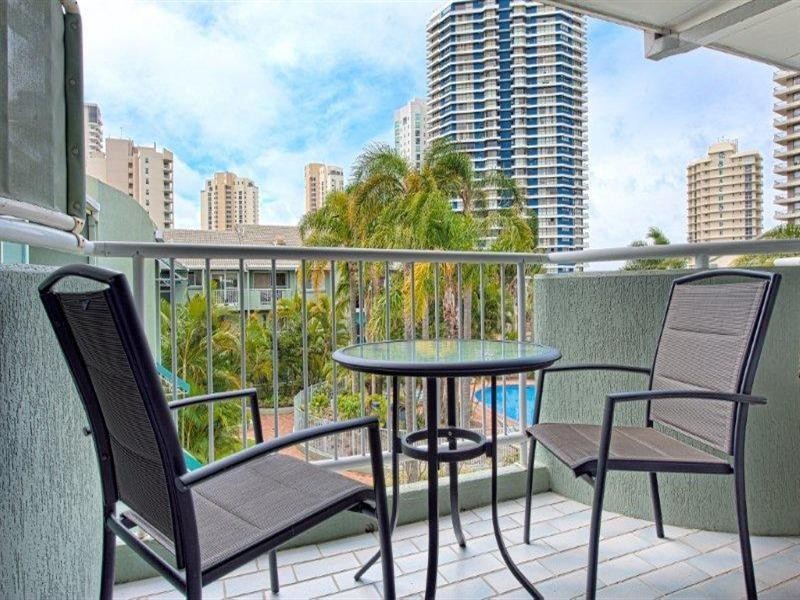 11 Breaker Street, Main Beach QLD 4217