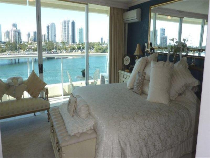 75 Brighton Parade, Southport QLD 4215