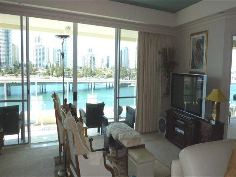 75 Brighton Parade, Southport QLD 4215