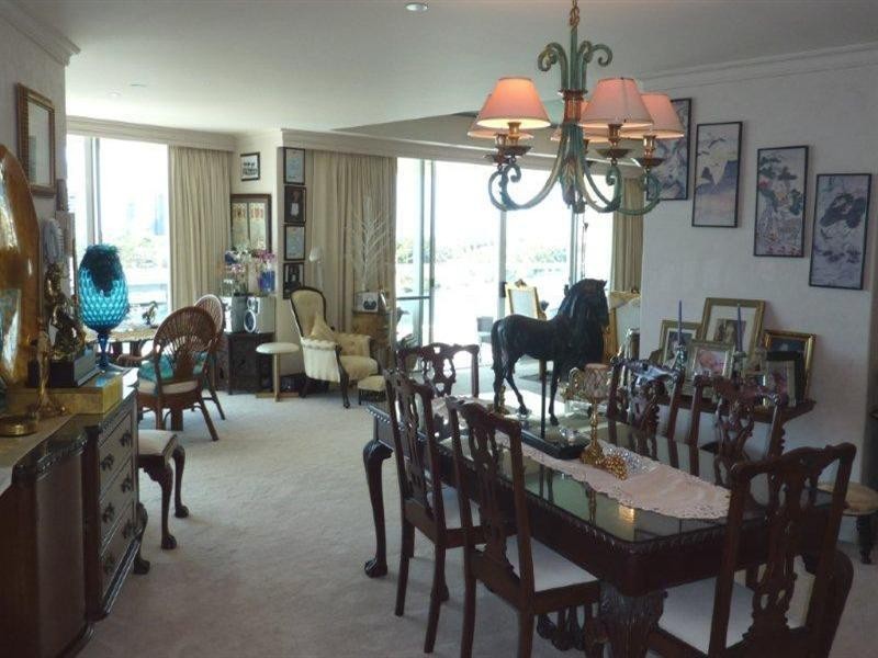 75 Brighton Parade, Southport QLD 4215