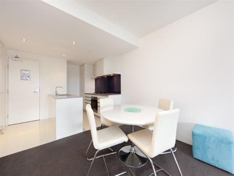 9 Ferny Avenue, Surfers Paradise QLD 4217