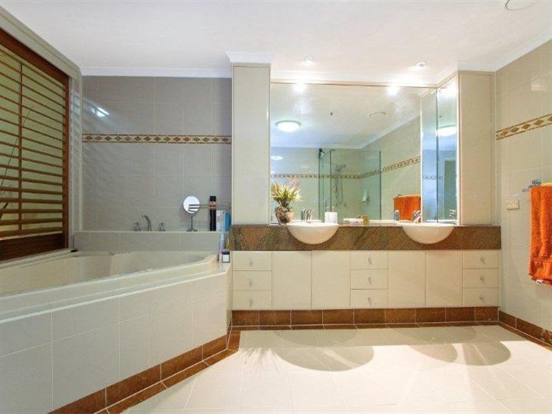 1 Hughes Avenue, Main Beach QLD 4217
