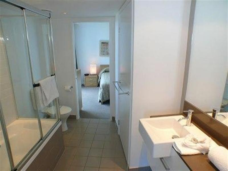 18 Enderley Avenue, Surfers Paradise QLD 4217