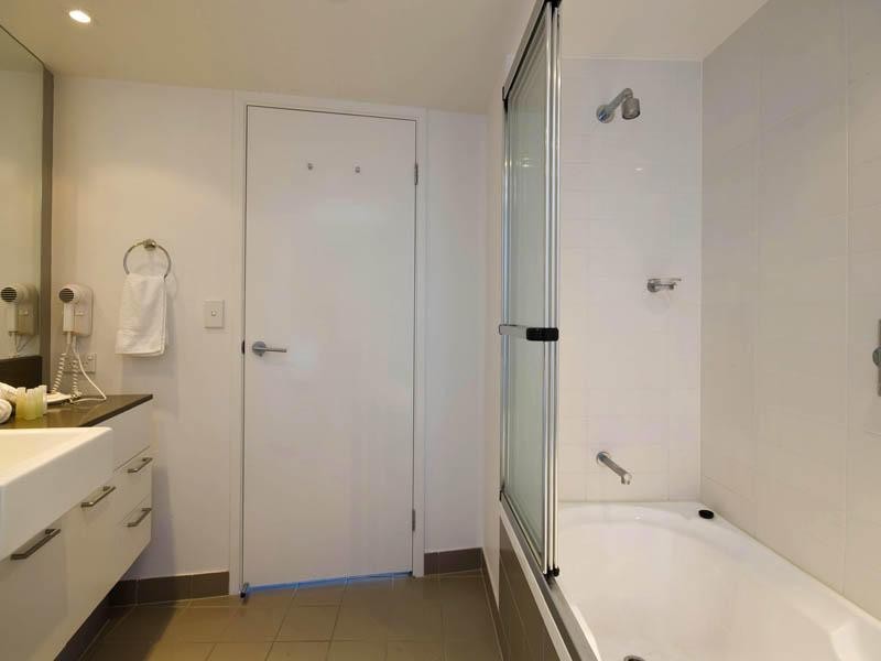 18 Enderley Avenue, Surfers Paradise QLD 4217