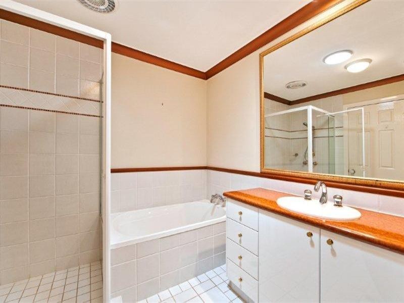 100 Cotlew Street East, Southport QLD 4215