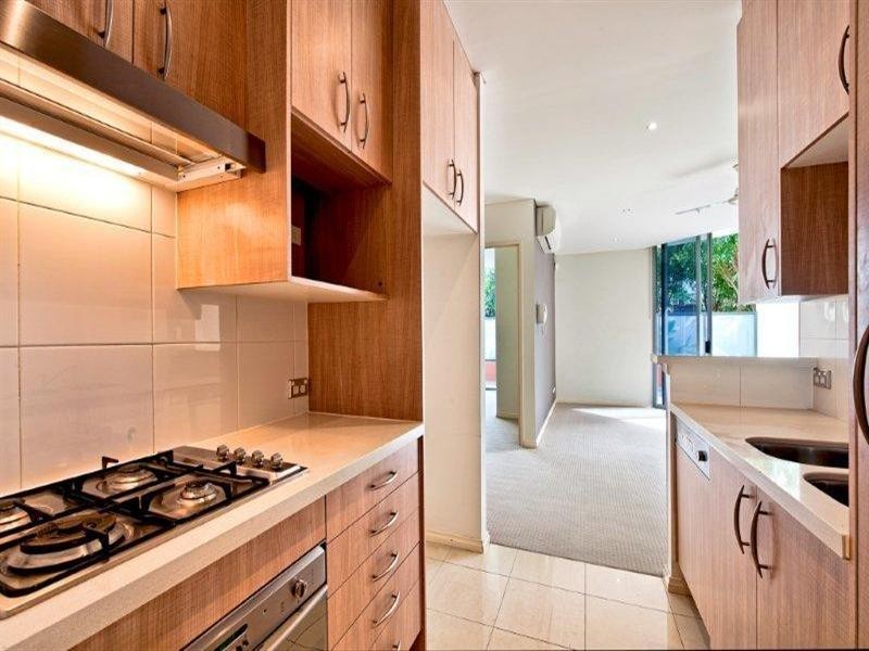 3 Como Crescent, Southport QLD 4215