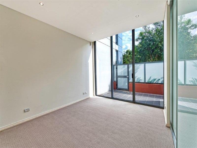 3 Como Crescent, Southport QLD 4215