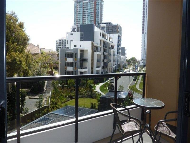 609 2 2 Aqua Street, Southport QLD 4215