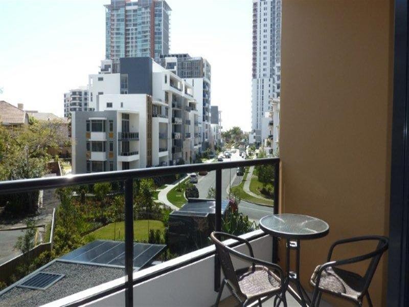 609 2 2 Aqua Street, Southport QLD 4215